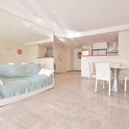 Prestigious With Terrace And Pool Apartment Cannes
